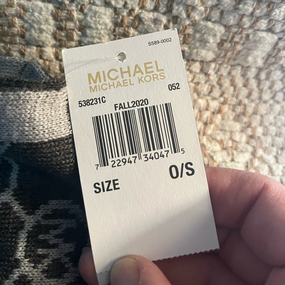 Michael kors scarf - Picture 2 of 2